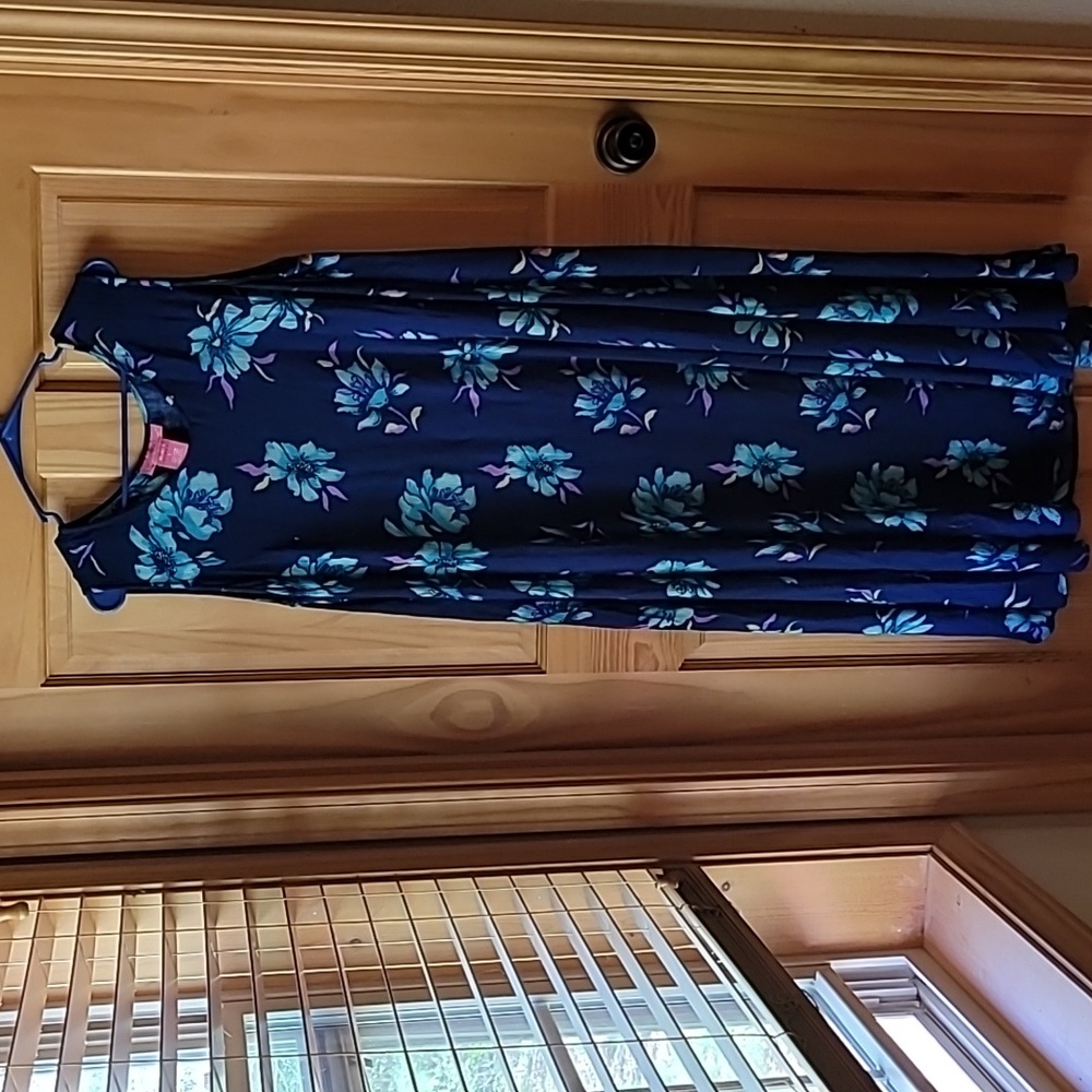 Woman Within sleeveless crinkle A-line dress. Size Large - Petite Length 48 in.